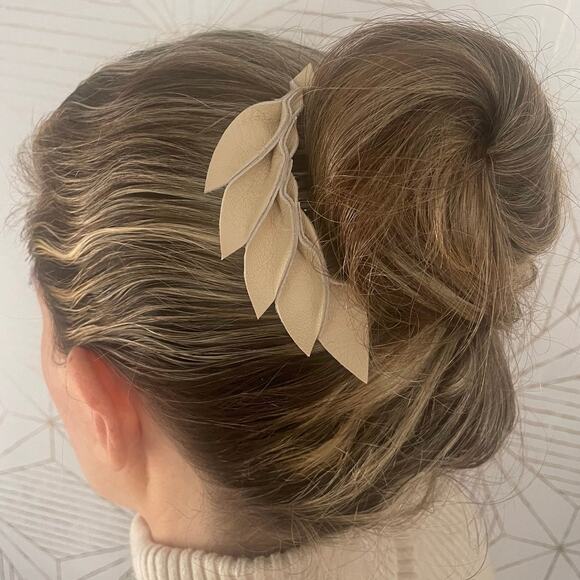 haknik Accessories - Artisan Handmade Ivory Leather Petal Hair Comb